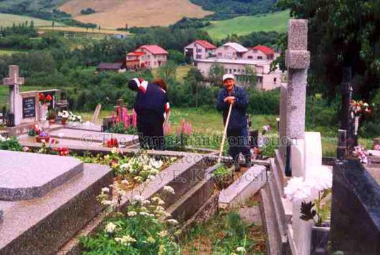Gravediggers Ujak Cemetery